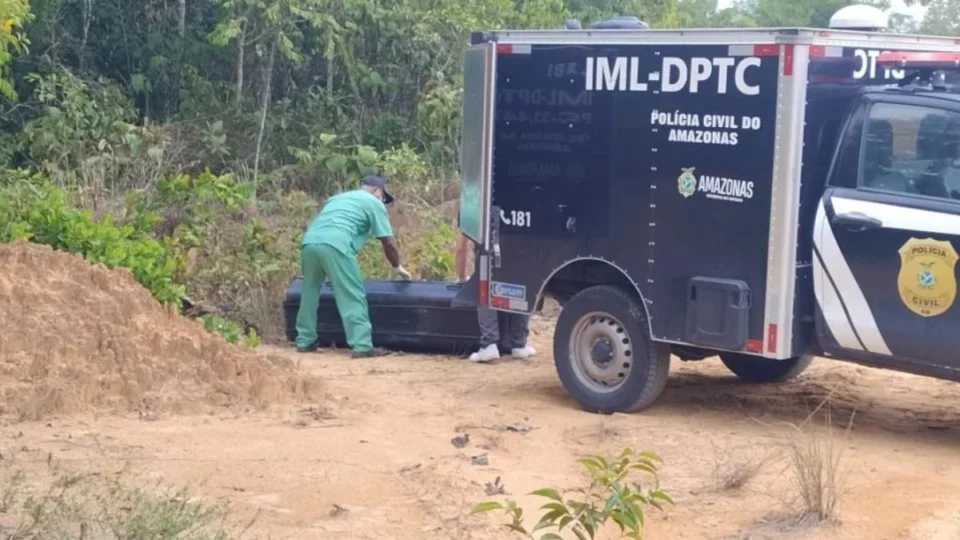 Corpo carbonizado é encontrado em área de mata na zona Oeste de Manaus