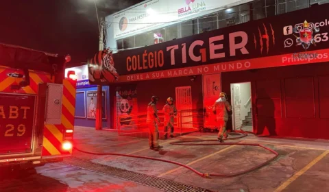 Colégio do DF pega fogo e assusta a vizinhança durante a madrugada