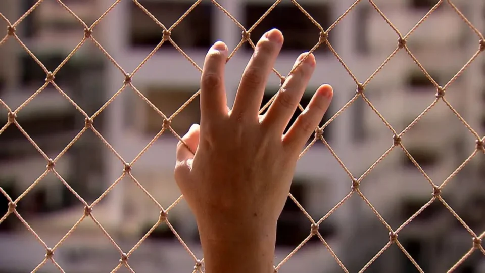 Homem é preso em Boa Vista por tentativa de feminicídio após cárcere privado