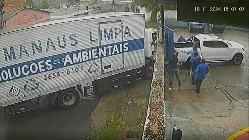 Vídeo: filho tenta matar pai atropelado com caminhão em disputa por bens em Manaus