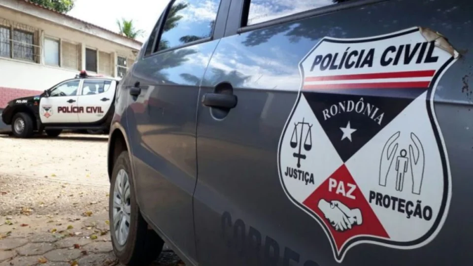 Homem é agredido por moradores e preso por esfaquear ex-mulher em Porto Velho