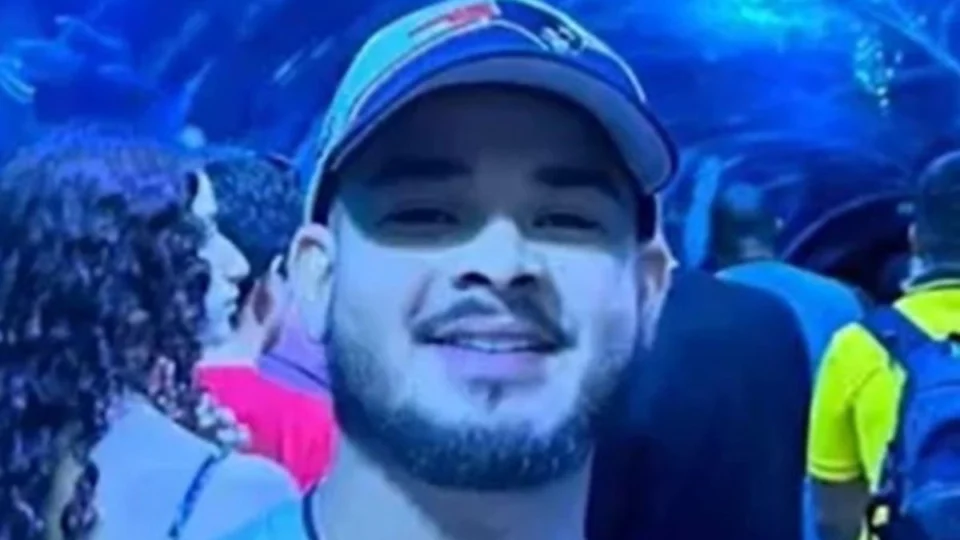 Marinheiro morre ao colidir moto em poste na Ponta Negra, em Manaus