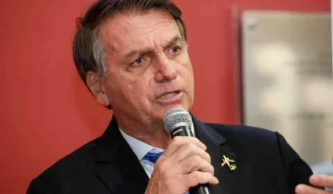 Bolsonaro afirma que vai denunciar Haddad à Justiça após acusação