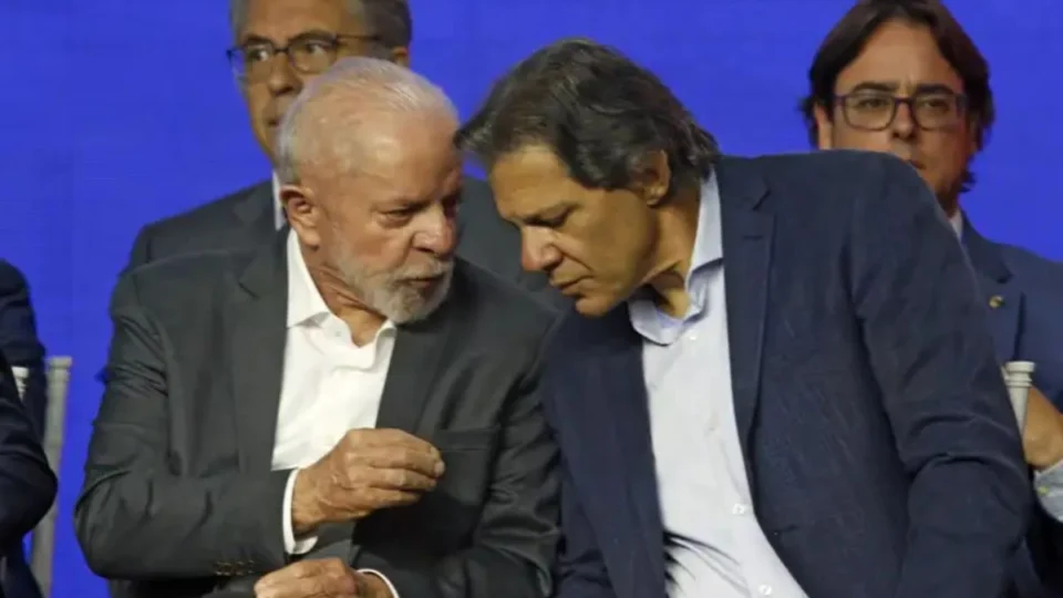 Lula e Haddad se reúnem hoje para definir cortes de gastos