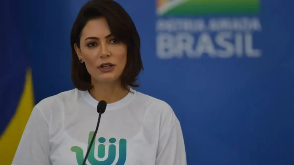Michelle Bolsonaro se declara a Bolsonaro após indiciamento