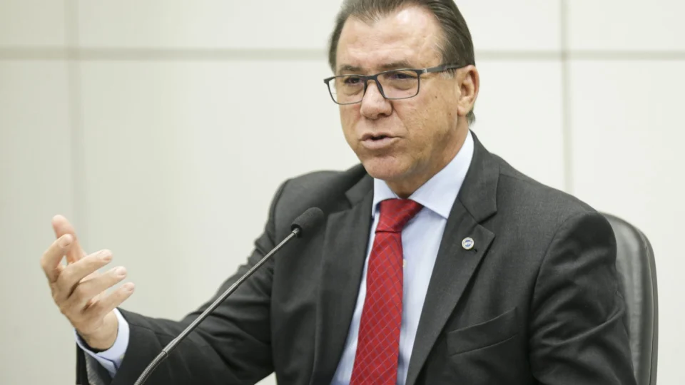 Ministro do Trabalho diz que jornada 6×1  deve ser debatida em convenções e acordos coletivos