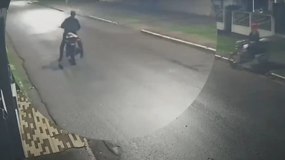 Trio rouba motocicletas de concessionária em Humaitá, no Amazonas