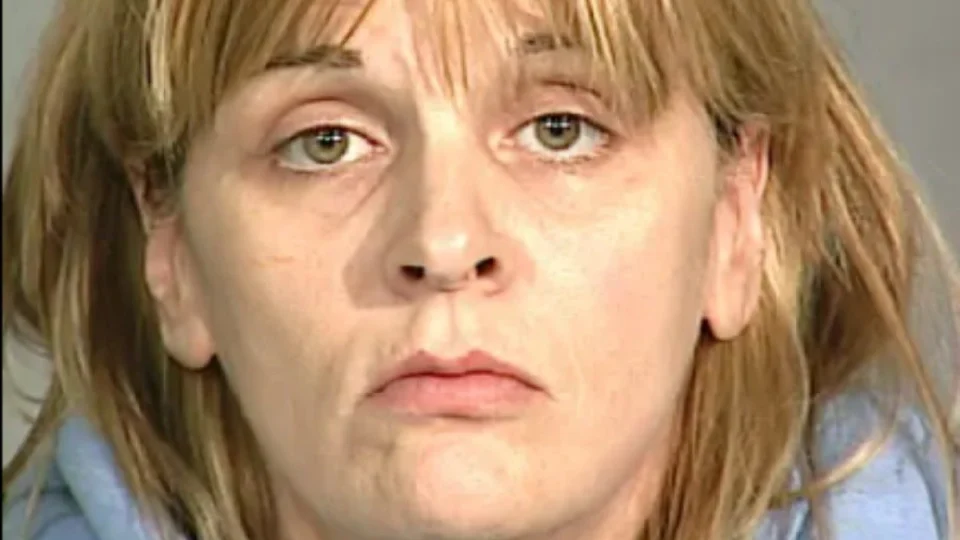 Mulher é libertada após 13 anos de prisão pela Justiça por evidências contraditórias