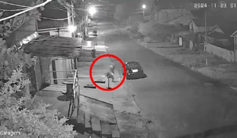 Homem que matou esposa a facadas após ter carro danificado é preso em Cacoal (RO)