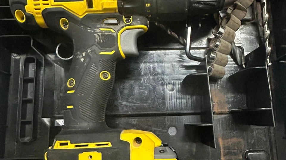 Polícia recupera parafusadeira furtada e homens são presos por receptação qualificada em Palmas