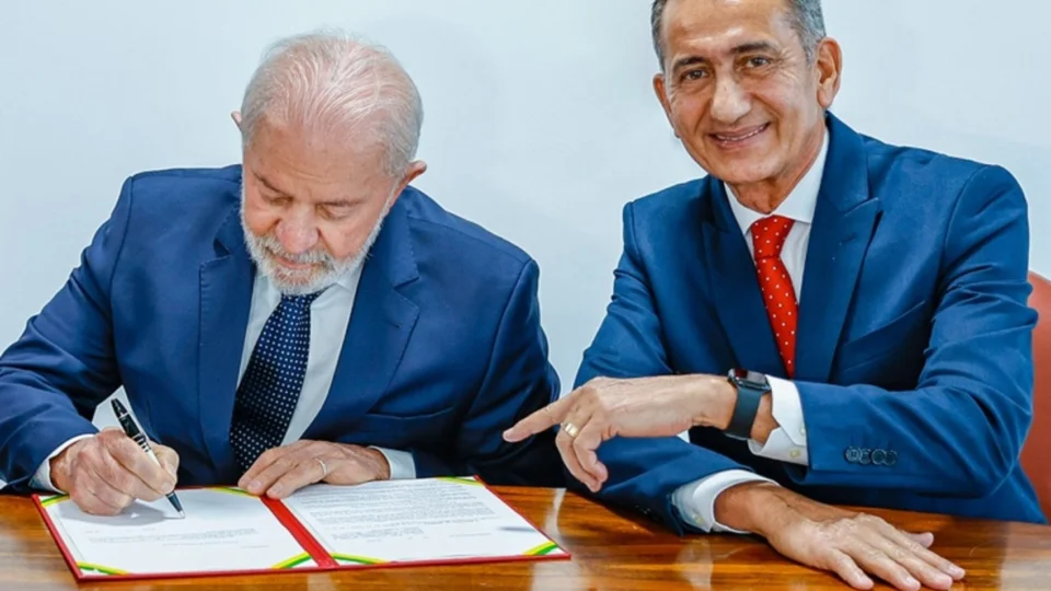 Pescadores de 48 municípios do Amazonas  recebem auxílio emergencial do governo