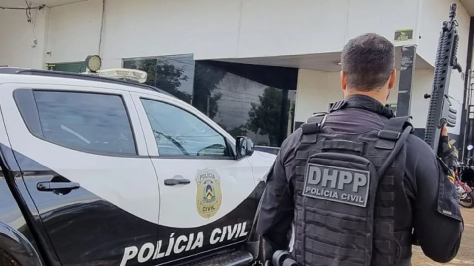 Homem esfaqueia esposa e fere vizinho que tentou defender criança em Boa Vista