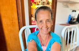 Avó oferece dinheiro escondido pra neta e vídeo diverte seguidores: “Tenho dezão”