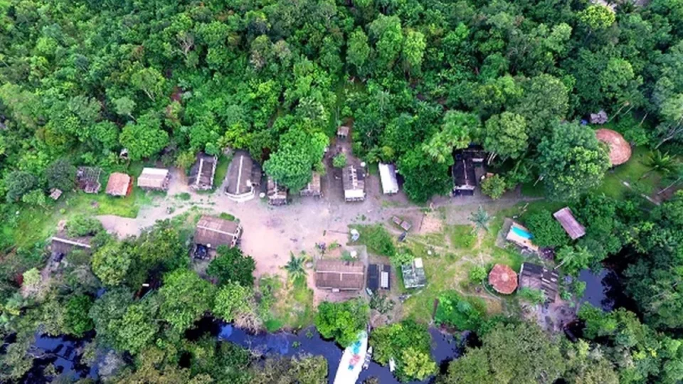 Pai e filho ficam feridos ao serem atingidos por hélice de barco no Baixo Rio Branco