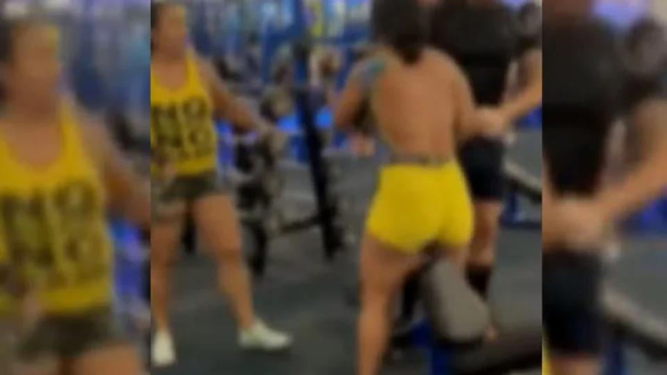 VÍDEO: mulheres trocam socos em briga por aparelho na academia