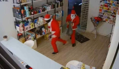 Bandidos vestidos de Papai Noel invadem e roubam loja de eletrônicos