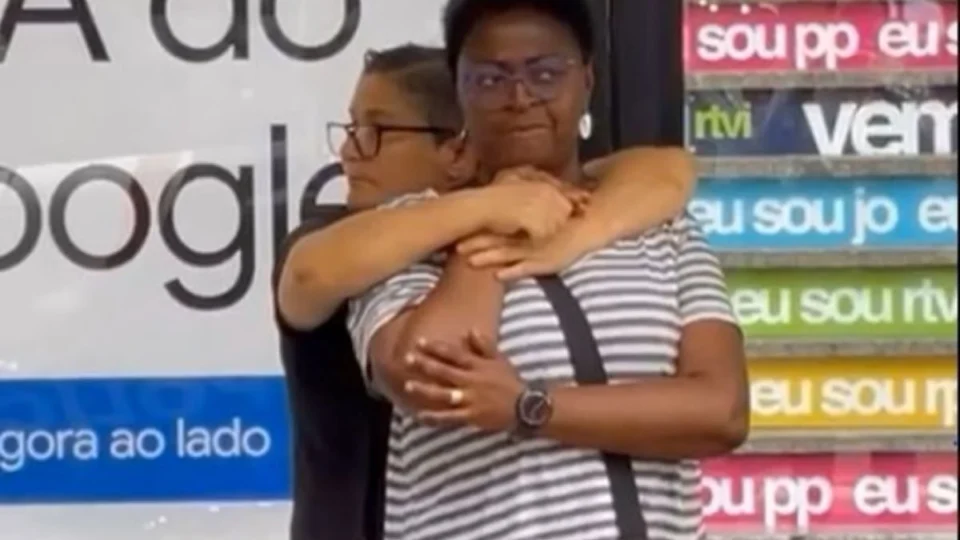 VÍDEO: Mulher é feita refém em ponto de ônibus da Avenida Paulista