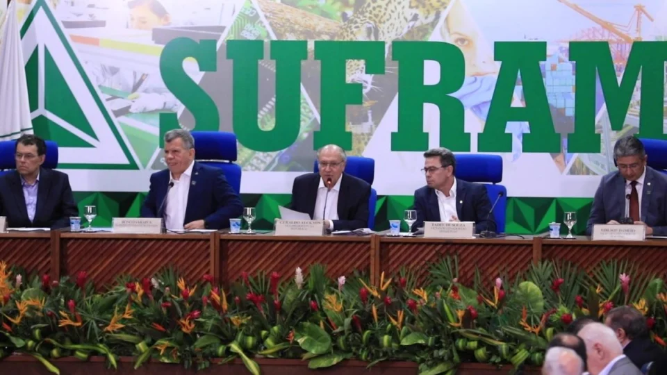 Alckmin aprova projetos e destaca reforma tributária durante visita a Manaus; ‘uma mudança histórica’