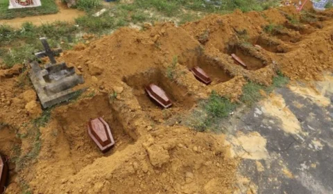 Abandonados em maternidade de Manaus, 17 fetos são enterrados com apoio do DPE