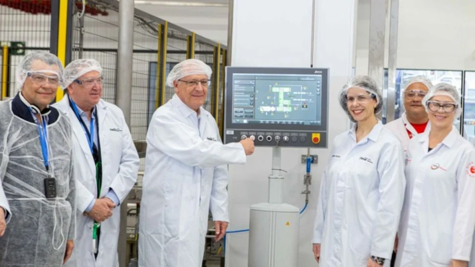 ‘É tudo o que o Brasil precisa’, diz Alckmin sobre geração de empregos durante visita a Manaus