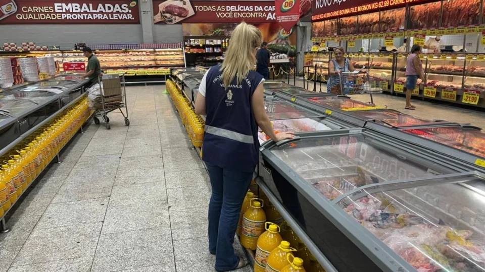 Mais de 200 quilos de alimentos são apreendidos durante operação ‘Natal com Saúde’ em Manaus