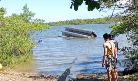 Bebê desaparece no mar após barco virar e é encontrada com vida