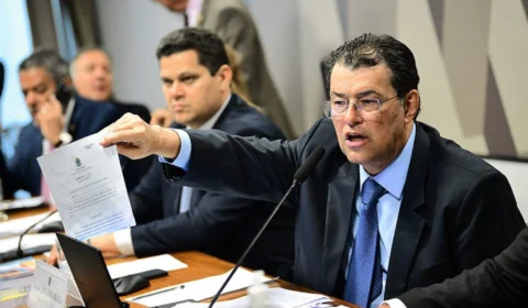 Reforma tributária: CCJ aprova isenção de armas de fogo e refrigerantes do imposto seletivo