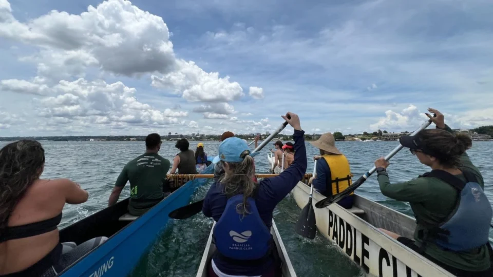 ‘Qual é a boa do fim de semana?’: Canoa Havaiana atrai turistas e candangos em Brasília