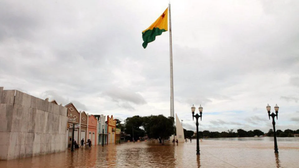 Acre enfrenta risco iminente de cheia e enxurradas, alerta Defesa Civil; confira