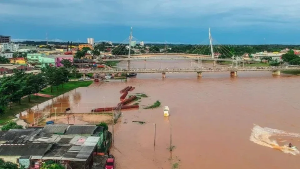 Rio Acre sobe quase 1 metro em 24 horas e pode alcançar 10 metros no fim de semana; entenda