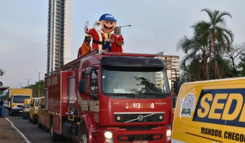Campanha Papai Noel dos Correios começa entrega de presentes