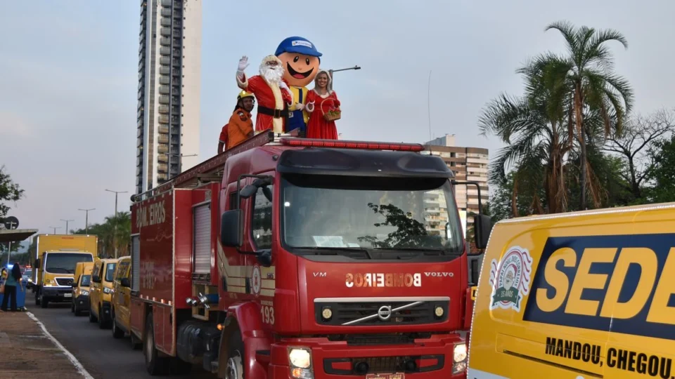 Campanha Papai Noel dos Correios começa entrega de presentes