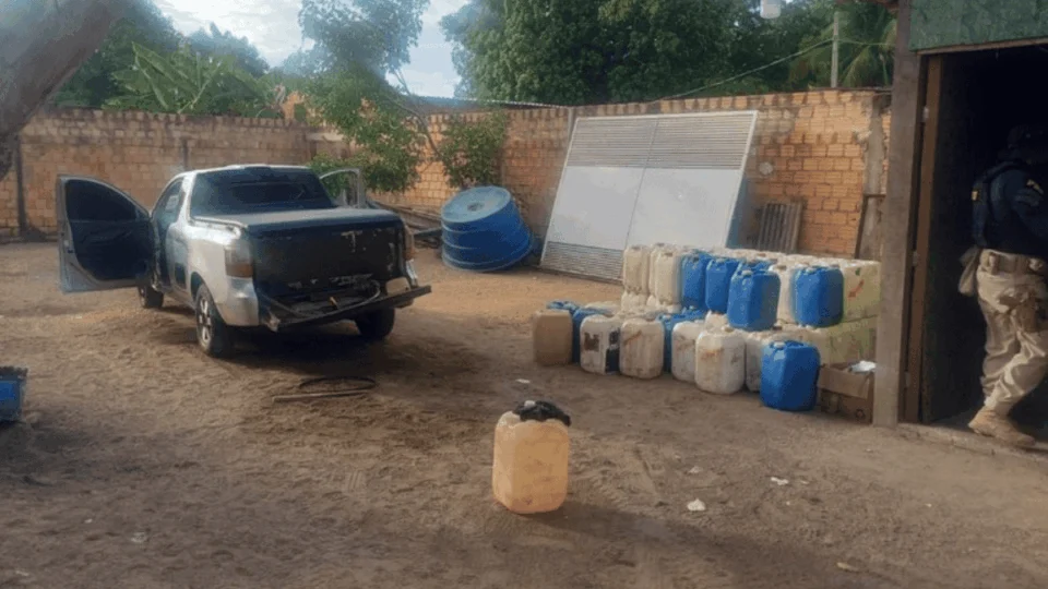 Mais de 2 mil litros de combustível irregular são apreendidos em operação contra garimpo ilegal em Boa Vista