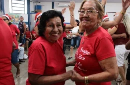 Idosos celebram ação de Natal da Prefeitura de Manaus na Casa Cidadão