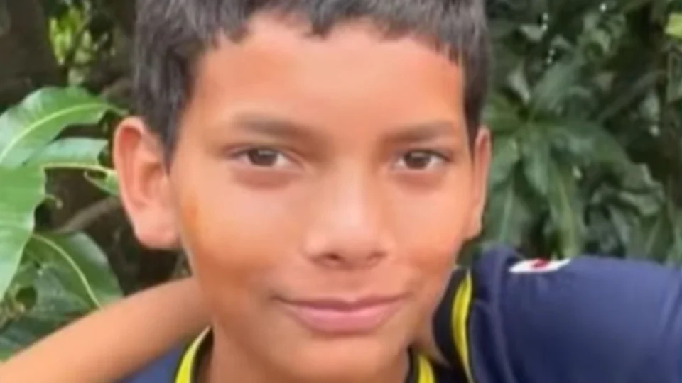 Adolescente morre após ser atingido por disparo de arma pelo irmão em Manaus