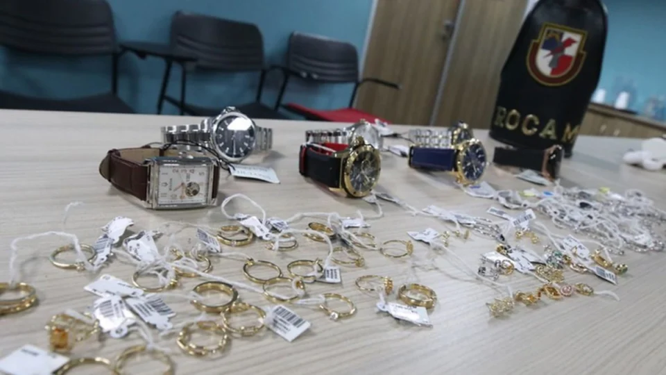 Assalto a shopping de Manaus: veja lista de joias apreendidas