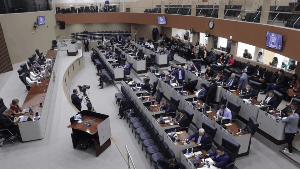 Votação sobre orçamento de R$ 10,5 bilhões é adiada na Câmara Municipal de Manaus