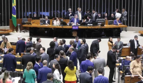 Câmara dos Deputados aprova PEC do corte de gastos; entenda o que muda