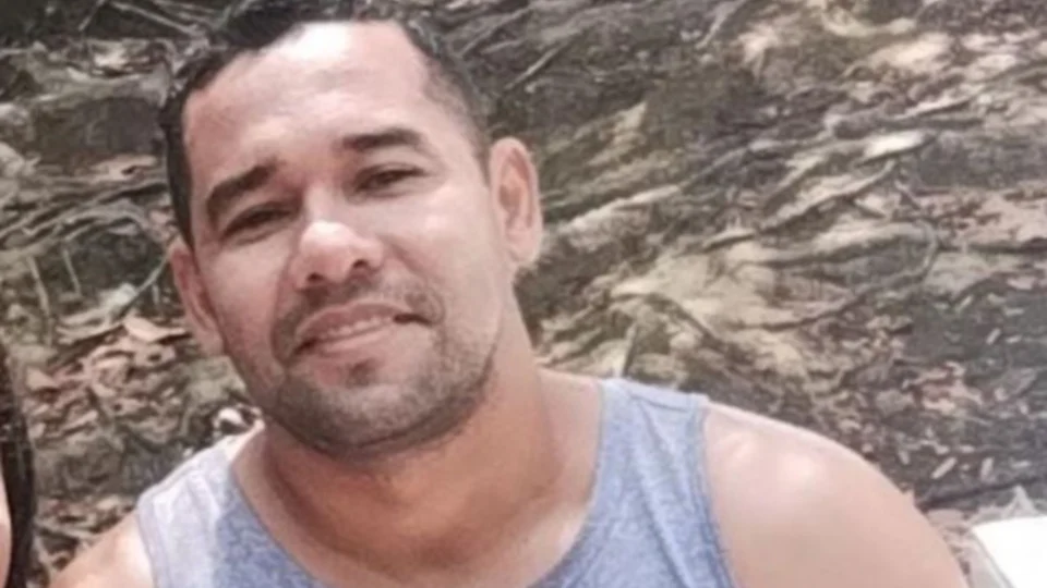 Sargento da PM suspeito de matar jovem a tiros no Natal em Manaus se entrega à polícia