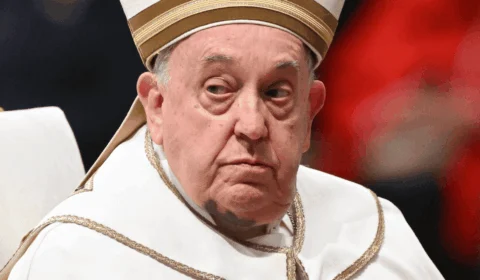 Papa Francisco enfrenta infecção polimicrobiana: Vaticano classifica quadro como ‘complexo’