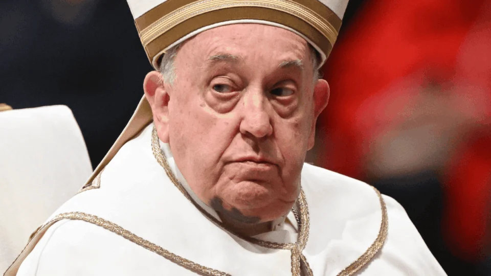 O que aconteceu com o Papa Francisco? Pontífice aparece com queixo roxo