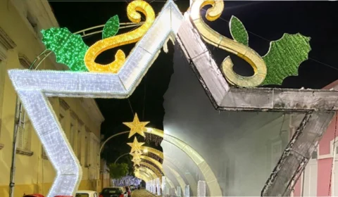 Portal natalino tem estrutura queimada por suposto ato de vandalismo em Manaus