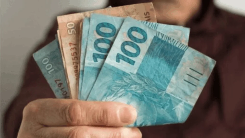 Consignado CLT libera crédito de até R$ 3 mil para negativados: veja como solicitar