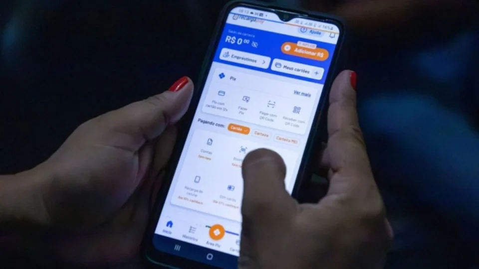 Saiba como funcionam aplicativos para recarga do ComCard em Porto Velho