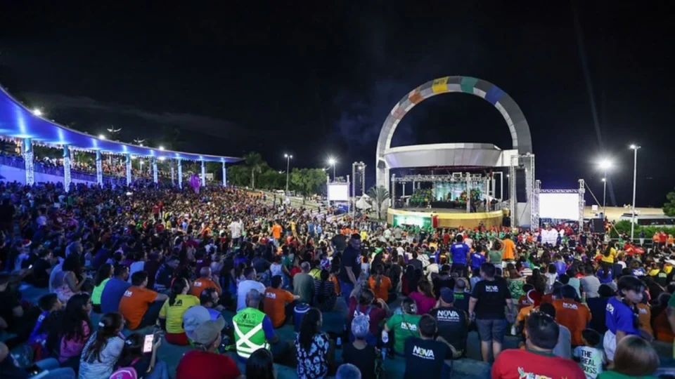Espetáculo ‘Um Sonho de Natal’ é apresentado no anfiteatro da Ponta Negra, em Manaus