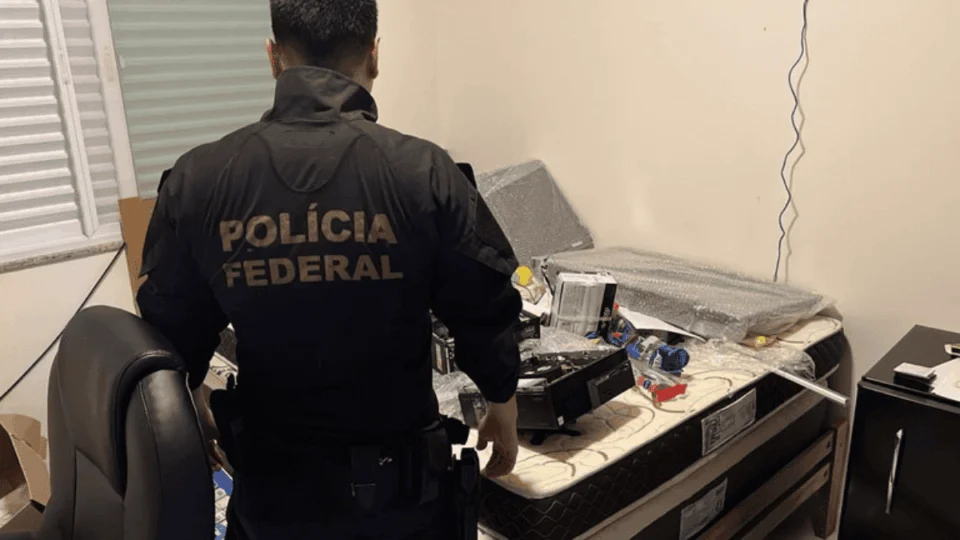 Suspeitos de desvio milionário em contas bancárias são alvo da Polícia Federal