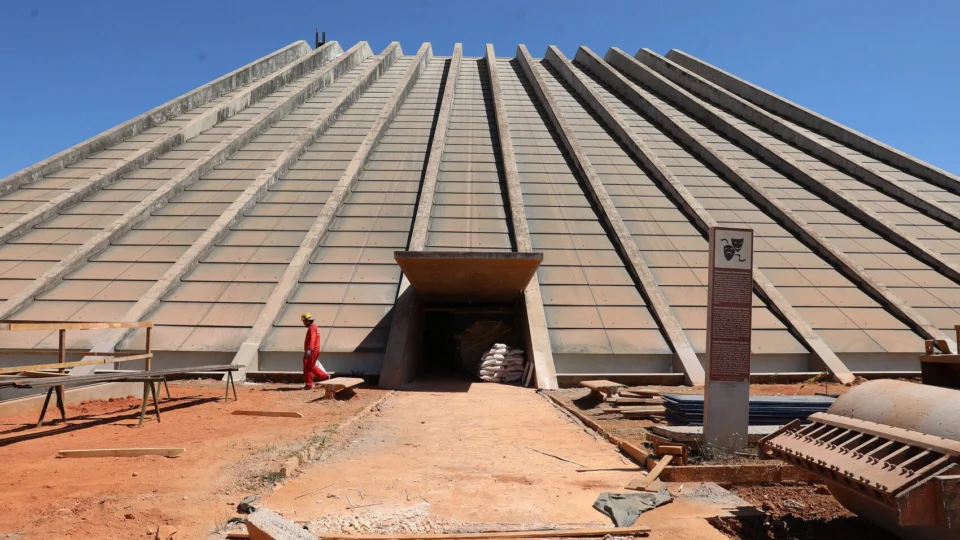 Secretário de Cultura do DF anuncia reabertura parcial do Teatro Nacional ainda neste ano: ‘presente de Natal’