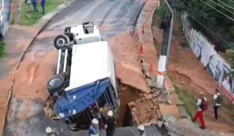 Confira as rotas alternativas para evitar trecho interditado por cratera em Manaus