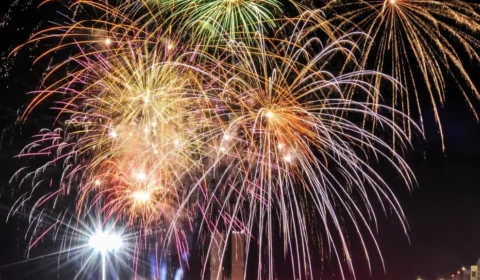 O que abre e fecha no Ano Novo: confira os horários