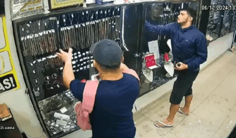 Criminosos rendem segurança durante assalto em joalheria no Centro de Manaus; veja vídeo